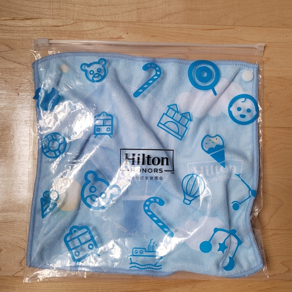 Hilton Honors Blue Air Balloon Baby Bib Exclusive New - Picture 3 of 8